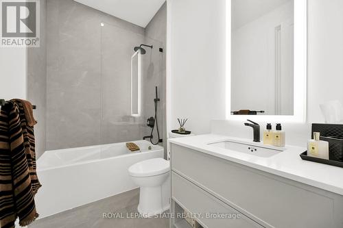 Ph 7 - 118 King Street E, Hamilton, ON - Indoor Photo Showing Bathroom