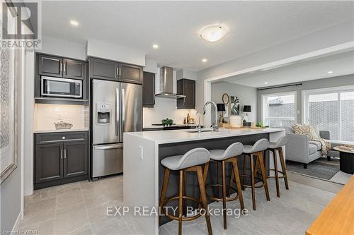 10 Lee St, Guelph, ON - Indoor Photo Showing Kitchen With Stainless Steel Kitchen With Upgraded Kitchen