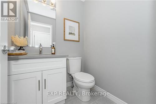 10 Lee St, Guelph, ON - Indoor Photo Showing Bathroom