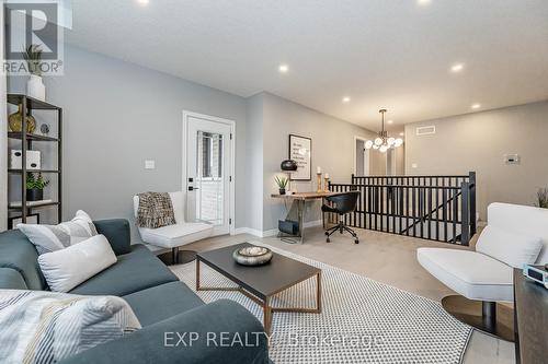 300 Grange Rd E, Guelph, ON - Indoor Photo Showing Living Room