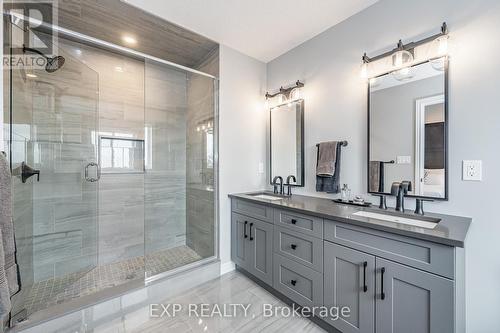 300 Grange Rd E, Guelph, ON - Indoor Photo Showing Bathroom