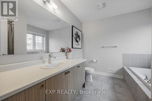 50 Clifford Crescent, New Tecumseth, ON - Indoor Photo Showing Bathroom