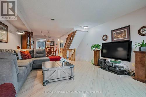 9 - 24 Laguna Parkway, Ramara, ON - Indoor Photo Showing Living Room