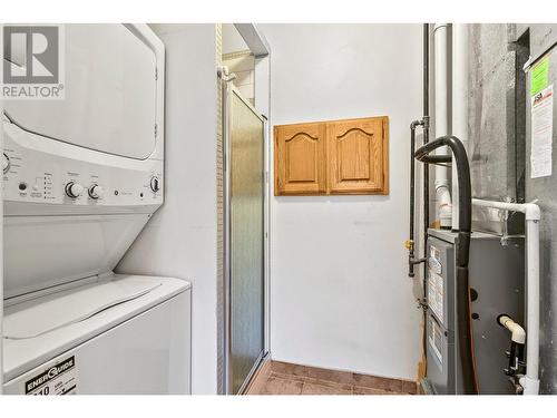 4011 Kentucky Place, Kelowna, BC - Indoor Photo Showing Laundry Room