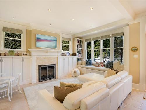 2970 Rutland Rd, Oak Bay, BC - Indoor Photo Showing Living Room With Fireplace