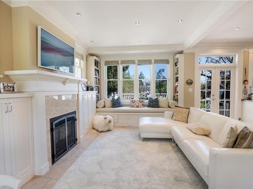 2970 Rutland Rd, Oak Bay, BC - Indoor Photo Showing Living Room With Fireplace