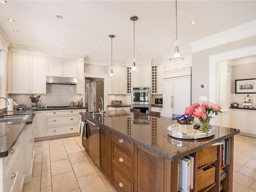 2970 Rutland Rd, Oak Bay, BC - Indoor Photo Showing Kitchen With Upgraded Kitchen