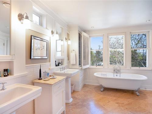 2970 Rutland Rd, Oak Bay, BC - Indoor Photo Showing Bathroom