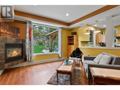 40 Kestrel Place Unit# 32, Vernon, BC - Indoor Photo Showing Living Room With Fireplace