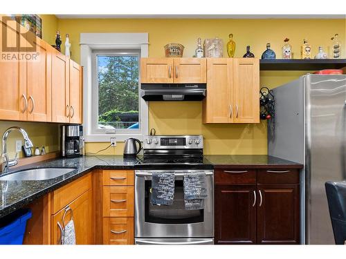 40 Kestrel Place Unit# 32, Vernon, BC - Indoor Photo Showing Kitchen