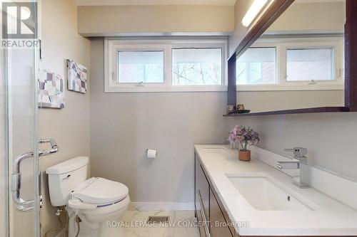 24 Fleetwell Crt, Toronto, ON - Indoor Photo Showing Bathroom