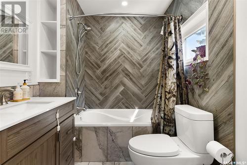 402 Blenkhorn Street, Vibank, SK - Indoor Photo Showing Bathroom