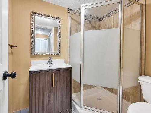 444 Azure Place, Kamloops, BC - Indoor Photo Showing Bathroom