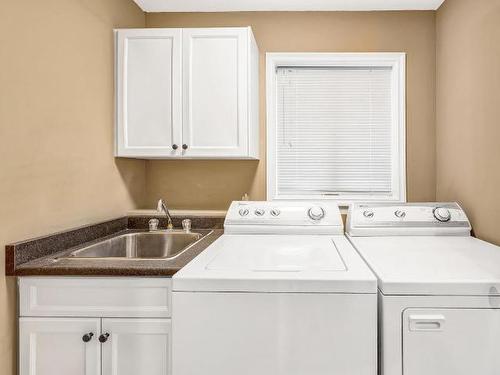 444 Azure Place, Kamloops, BC - Indoor Photo Showing Laundry Room