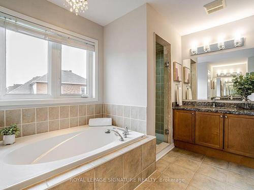 13 Victoria Wood Ave, Markham, ON - Indoor Photo Showing Bathroom