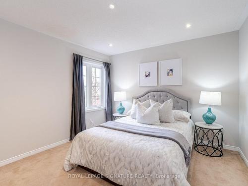 13 Victoria Wood Ave, Markham, ON - Indoor Photo Showing Bedroom