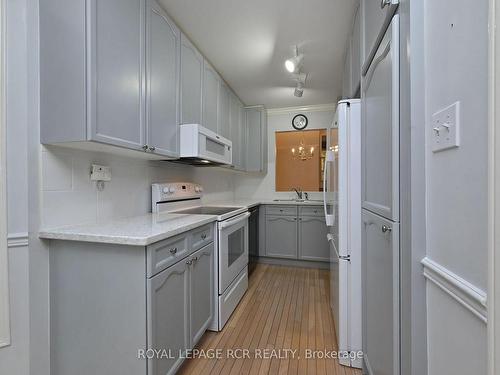 139 Green Briar Rd, New Tecumseth, ON - Indoor Photo Showing Kitchen