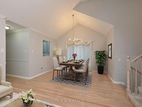 139 Green Briar Rd, New Tecumseth, ON - Indoor Photo Showing Dining Room