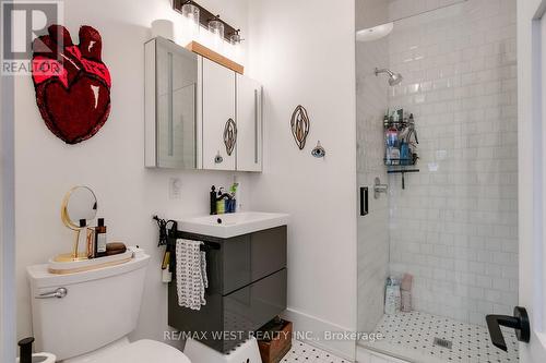 299 Pacific Ave, Toronto, ON - Indoor Photo Showing Bathroom