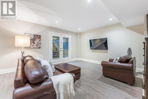 6 Weller Crescent, Vaughan, ON - Indoor Photo Showing Living Room