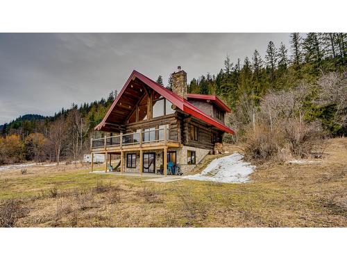 682 Lower Inonoaklin Rd, Edgewood, BC - Outdoor With Exterior