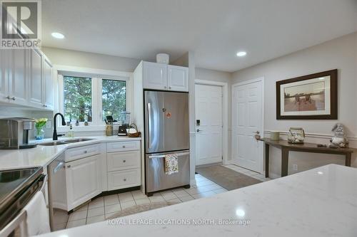 568 Oxbow Crescent, Collingwood, ON - Indoor Photo Showing Kitchen With Double Sink