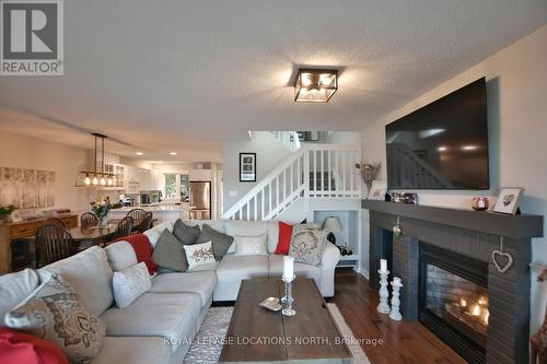 568 Oxbow Cres, Collingwood, ON - Indoor Photo Showing Living Room With Fireplace