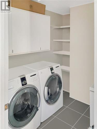 601 6Th Avenue Ne, Swift Current, SK - Indoor Photo Showing Laundry Room