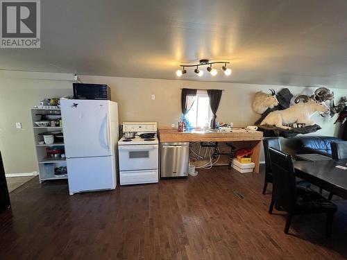 3361 Mcconachie Creek Road, Fort Nelson, BC - Indoor Photo Showing Kitchen