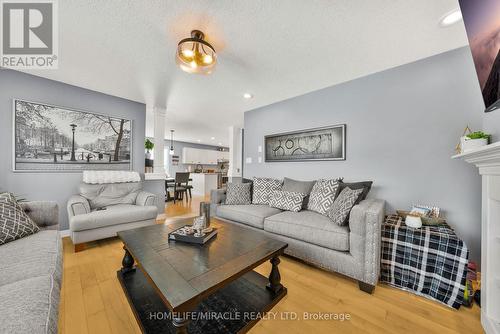 22 Devonleigh Drive, Amaranth, ON - Indoor Photo Showing Living Room
