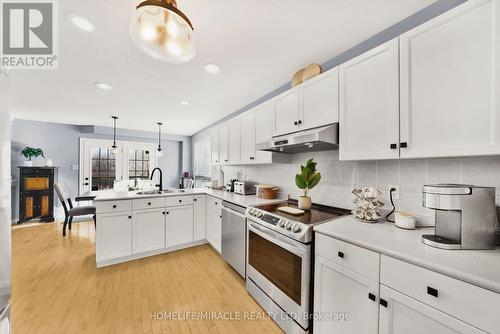22 Devonleigh Drive, Amaranth, ON - Indoor Photo Showing Kitchen With Upgraded Kitchen