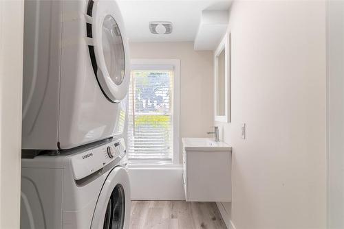 2546 Wilson Street W, Ancaster, ON - Indoor Photo Showing Laundry Room