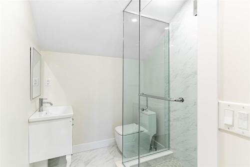 2546 Wilson Street W, Ancaster, ON - Indoor Photo Showing Bathroom