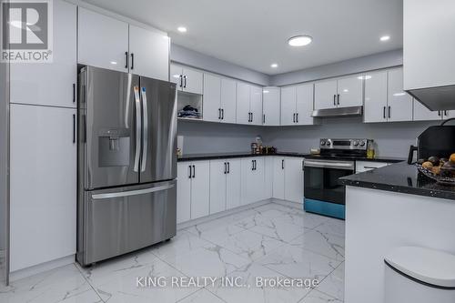 100 Golden Meadow Rd, Barrie, ON - Indoor Photo Showing Kitchen