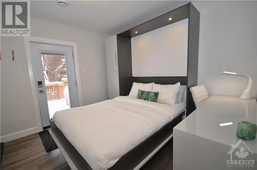 276 Powell Avenue, Ottawa, ON - Indoor Photo Showing Bedroom