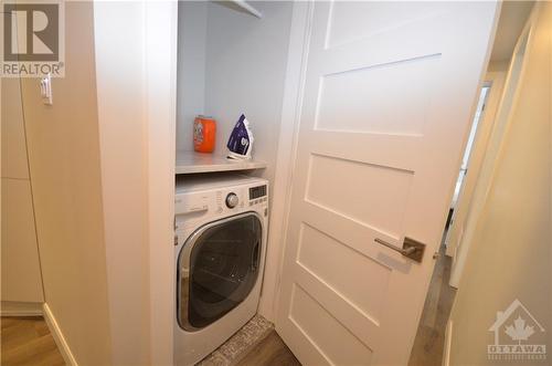 276 Powell Avenue, Ottawa, ON - Indoor Photo Showing Laundry Room