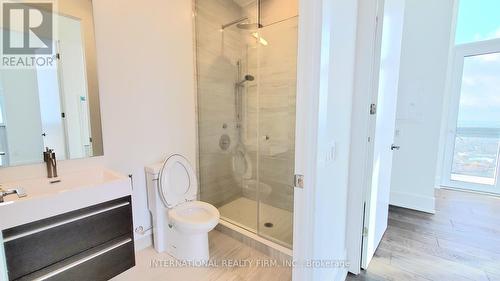 4605 - 39 Roehampton Avenue N, Toronto, ON - Indoor Photo Showing Bathroom