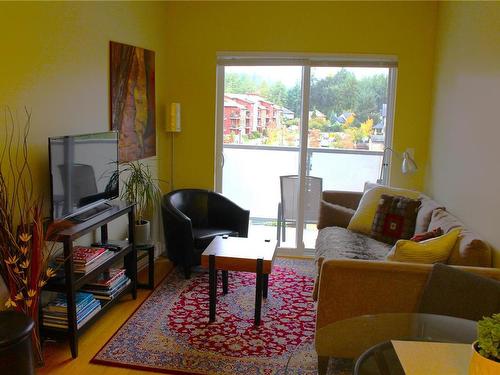303-611 Brookside Rd, Colwood, BC - Indoor Photo Showing Living Room