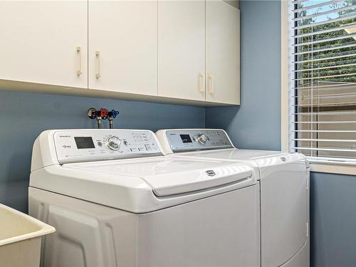 250 Blairgowrie Pl, Nanaimo, BC - Indoor Photo Showing Laundry Room