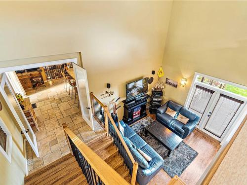 250 Blairgowrie Pl, Nanaimo, BC - Indoor Photo Showing Other Room With Fireplace