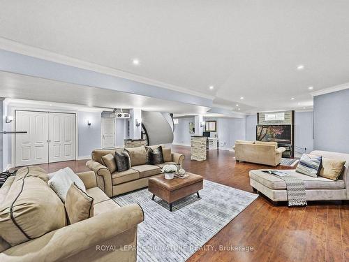 396 Athabasca Dr, Vaughan, ON - Indoor Photo Showing Living Room