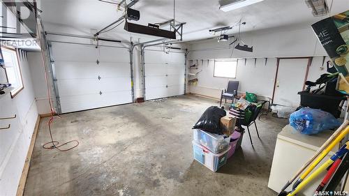 611 104Th Street, North Battleford, SK - Indoor Photo Showing Garage