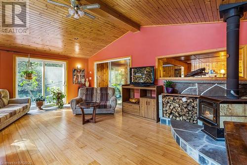 Full natural light - 17 Little Cove Road, Tobermory, ON 