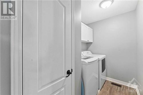 45 Evanshen Crescent, Ottawa, ON - Indoor Photo Showing Laundry Room