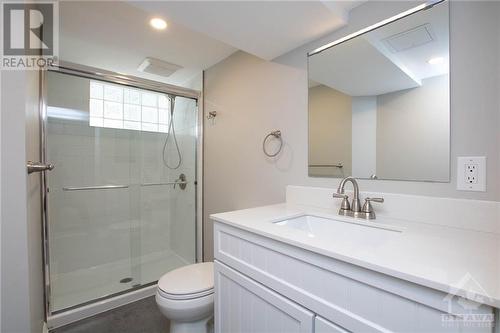 114 Dufferin Road, Ottawa, ON - Indoor Photo Showing Bathroom