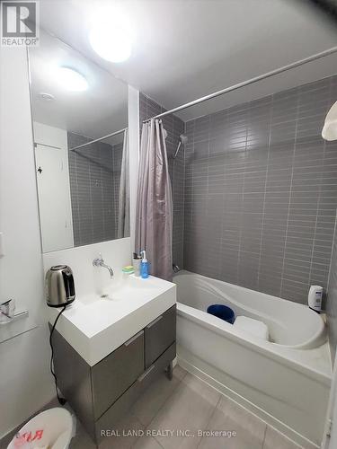#4005 -110 Charles St E, Toronto, ON - Indoor Photo Showing Bathroom