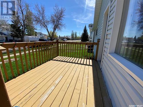 312 3Rd Avenue W, Kindersley, SK - Outdoor With Deck Patio Veranda