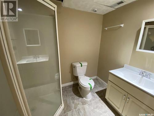 312 3Rd Avenue W, Kindersley, SK - Indoor Photo Showing Bathroom