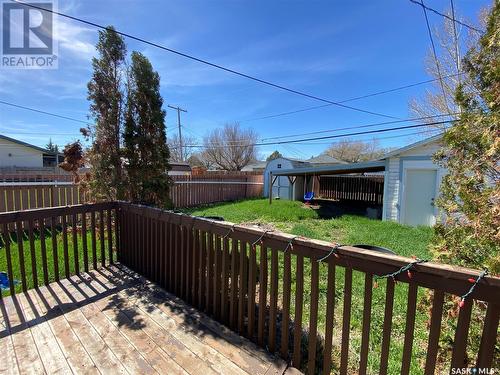 312 3Rd Avenue W, Kindersley, SK - Outdoor With Deck Patio Veranda