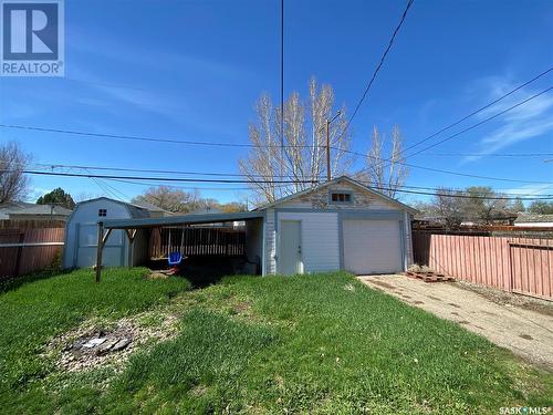 312 3Rd Avenue W, Kindersley, SK - Outdoor